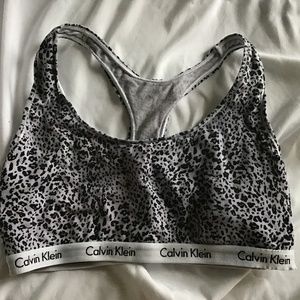 Sports bra